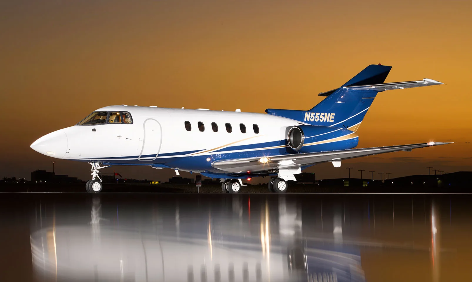 Exterior view of a 2004 Hawker 800XP SN695.