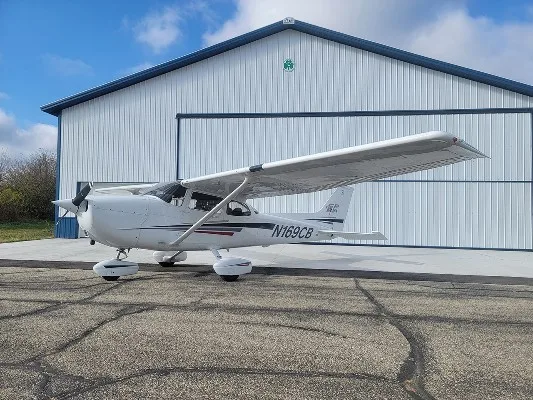 Exterior view of a 2002 Cessna 172S, N169CB.