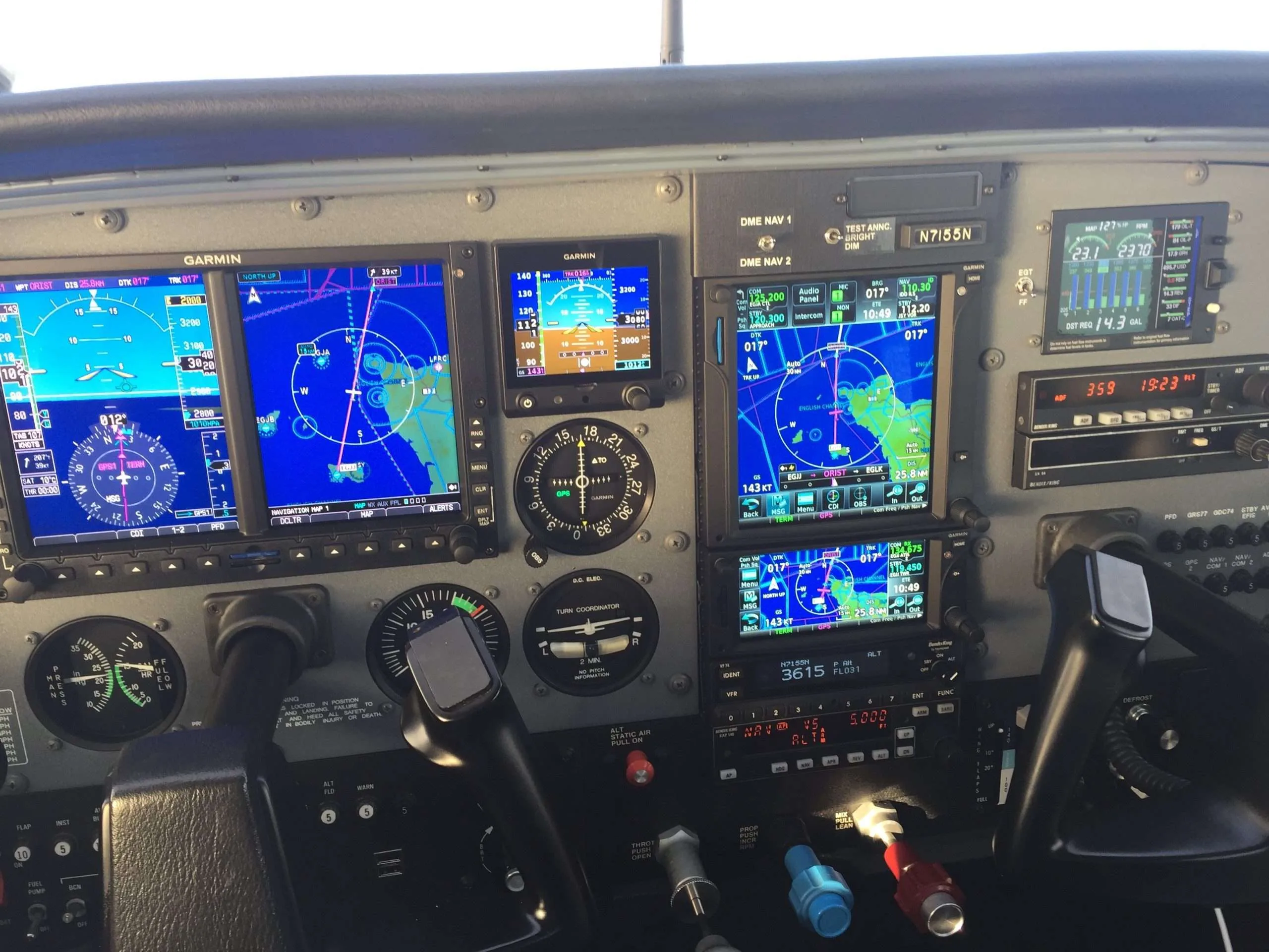 Avionics suite of a 1999 Cessna 182S.