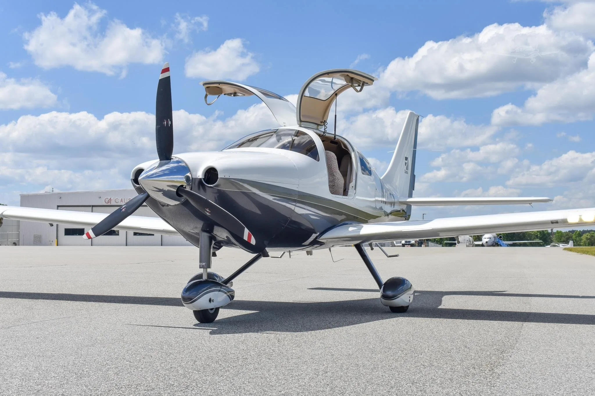 Exterior view of a 2008 CESSNA 350, N241BS.