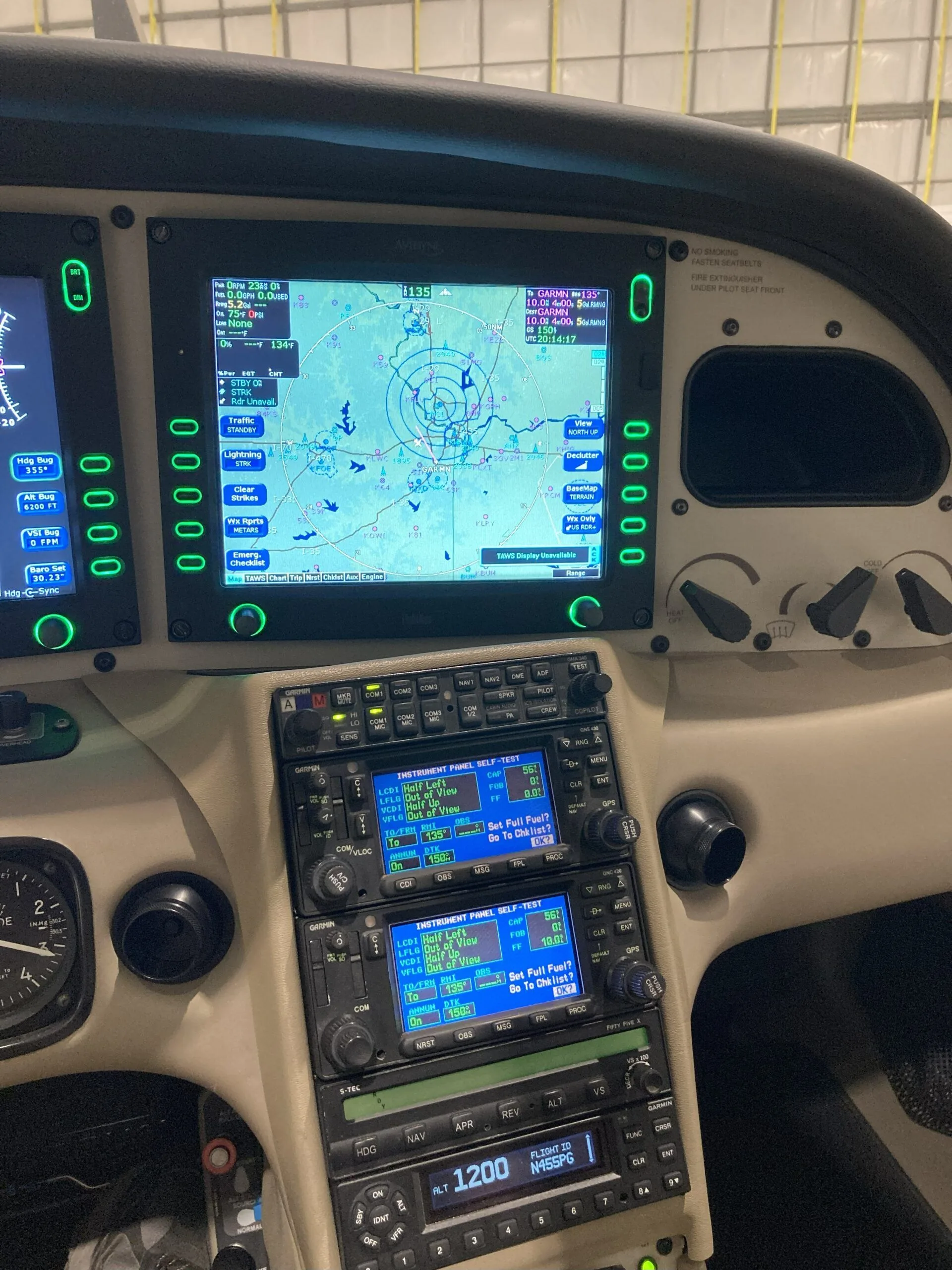 Cockpit and instrument panel of a 2006 Cirrus SR20-G2.