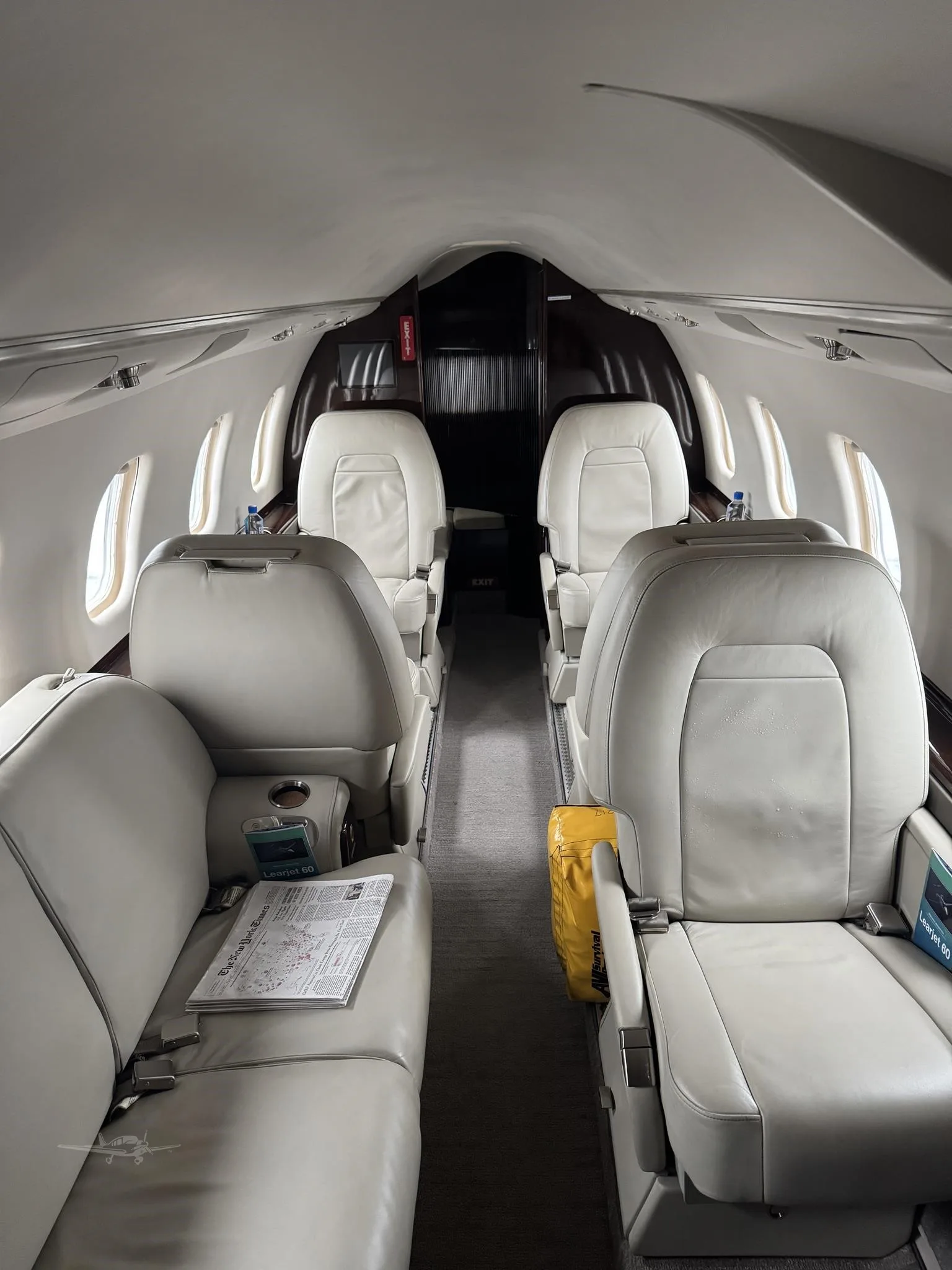 Cabin interior of a 2006 LEARJET 60SE.