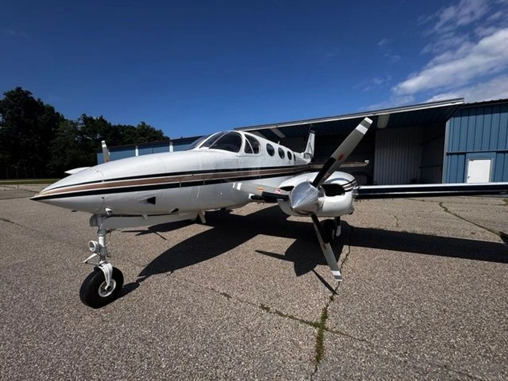 Exterior view of a 1978 CESSNA 340A, N777NH.