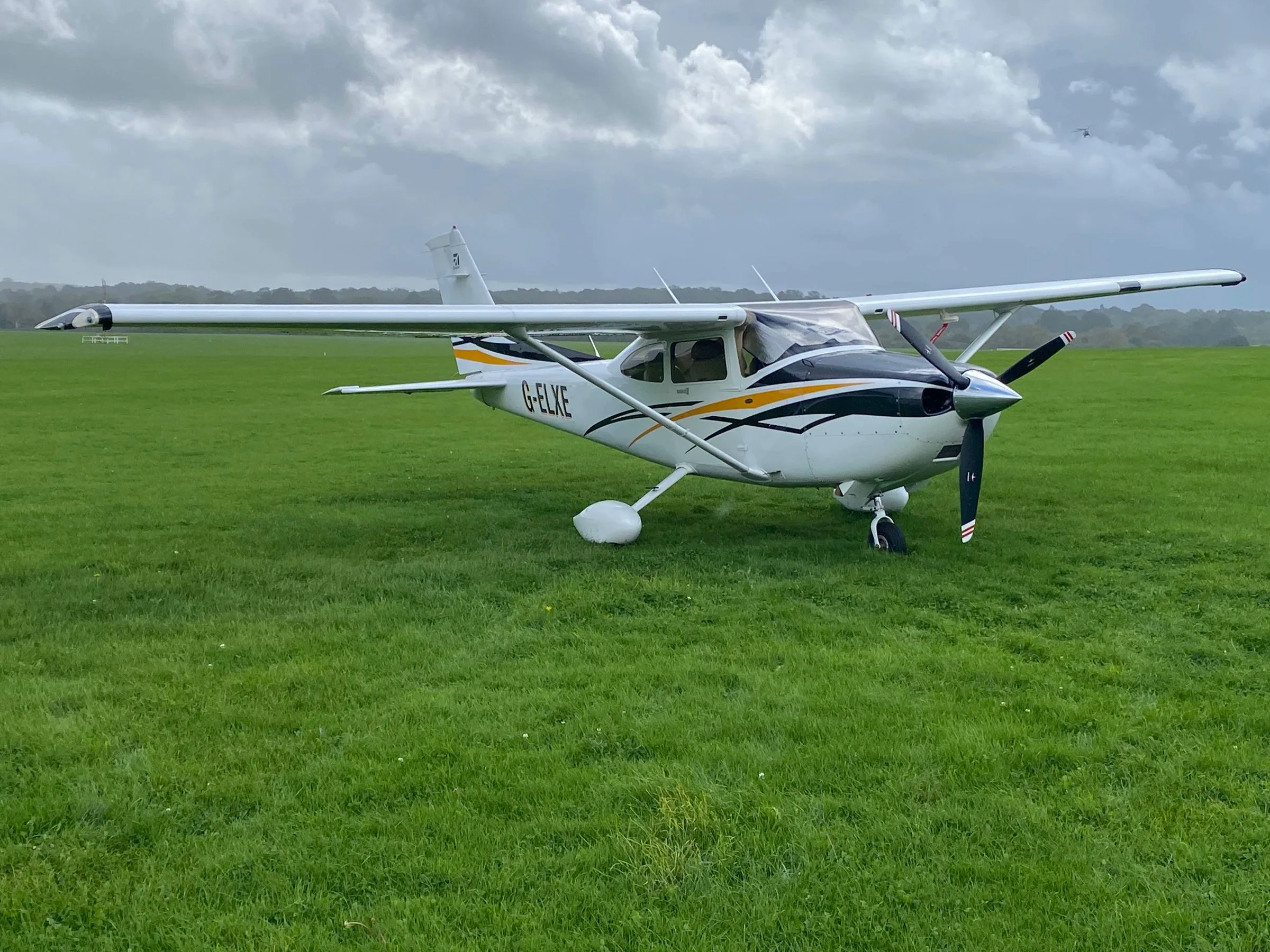 Exterior view of a 2007 Cessna 182T Skylane.