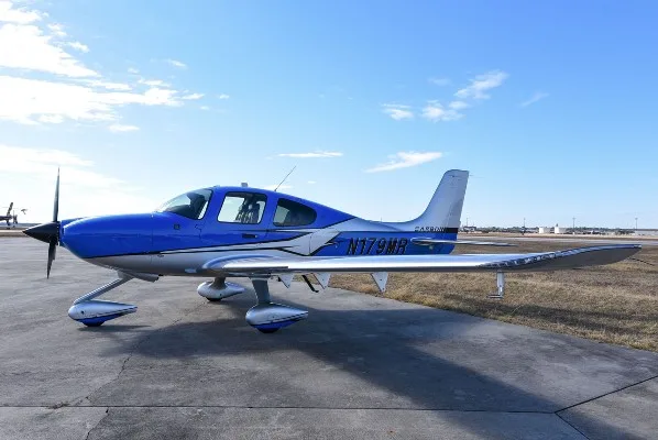 Exterior view of a 2019 Cirrus SR20, N179MR.