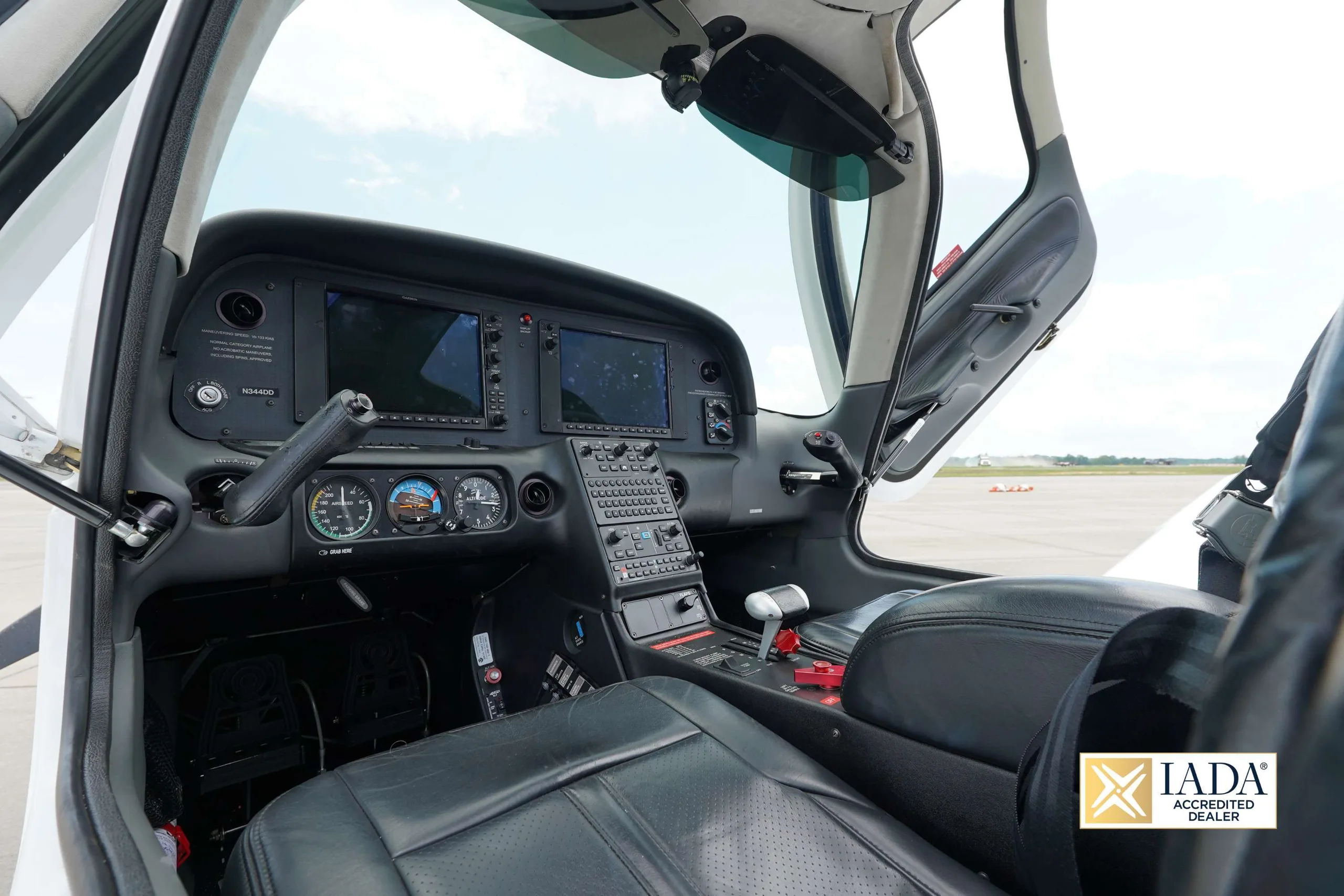 Cockpit and instrument panel of a 2019 Cirrus SR20 G6.