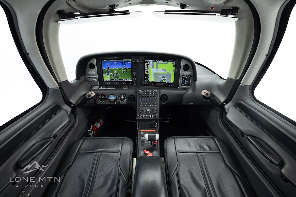 Cockpit and instrument panel of a 2021 Cirrus SR20 G6.