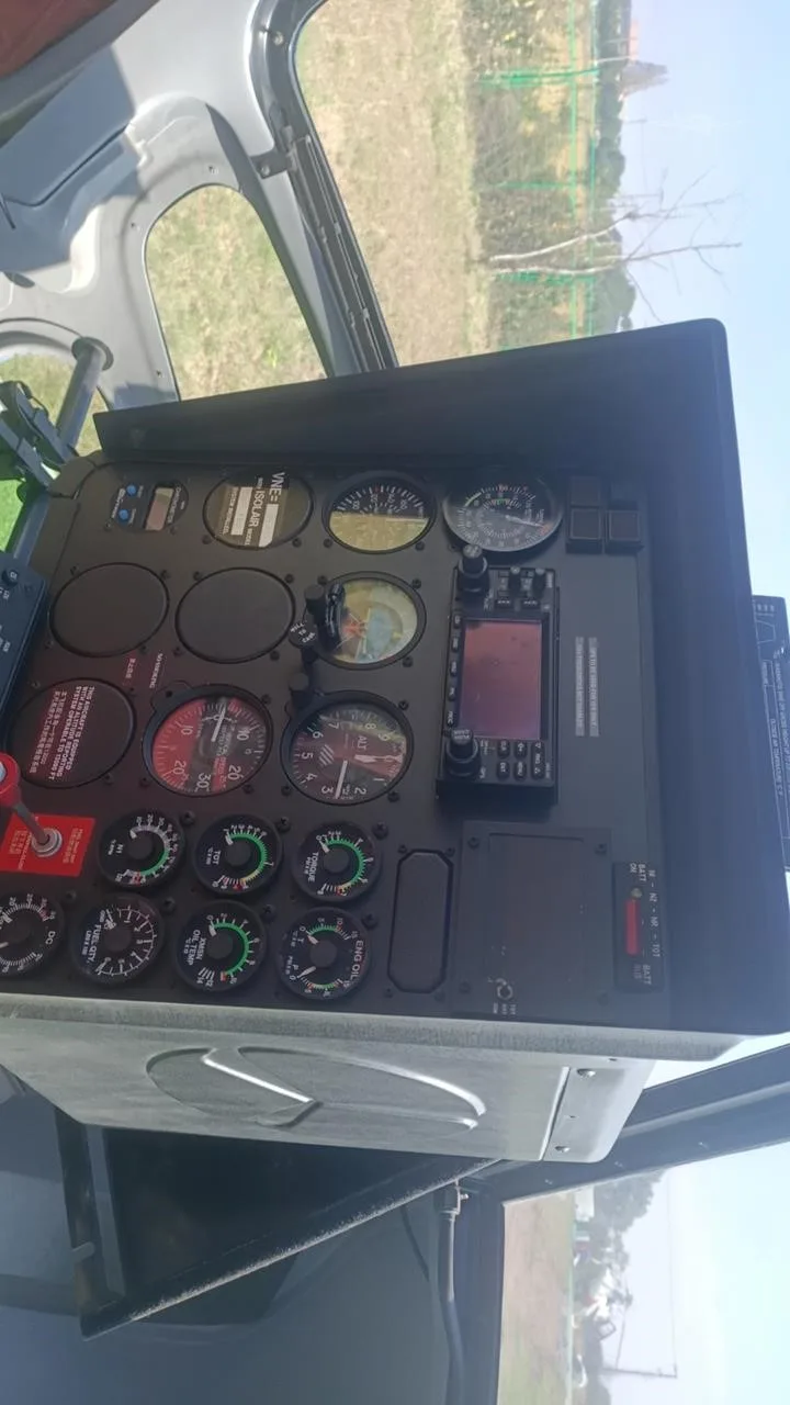 Avionics suite of a 2013 ENSTROM 480B TURBINE.