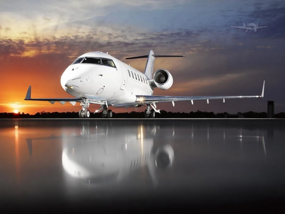 Exterior view of a 2015 BOMBARDIER CHALLENGER 605.