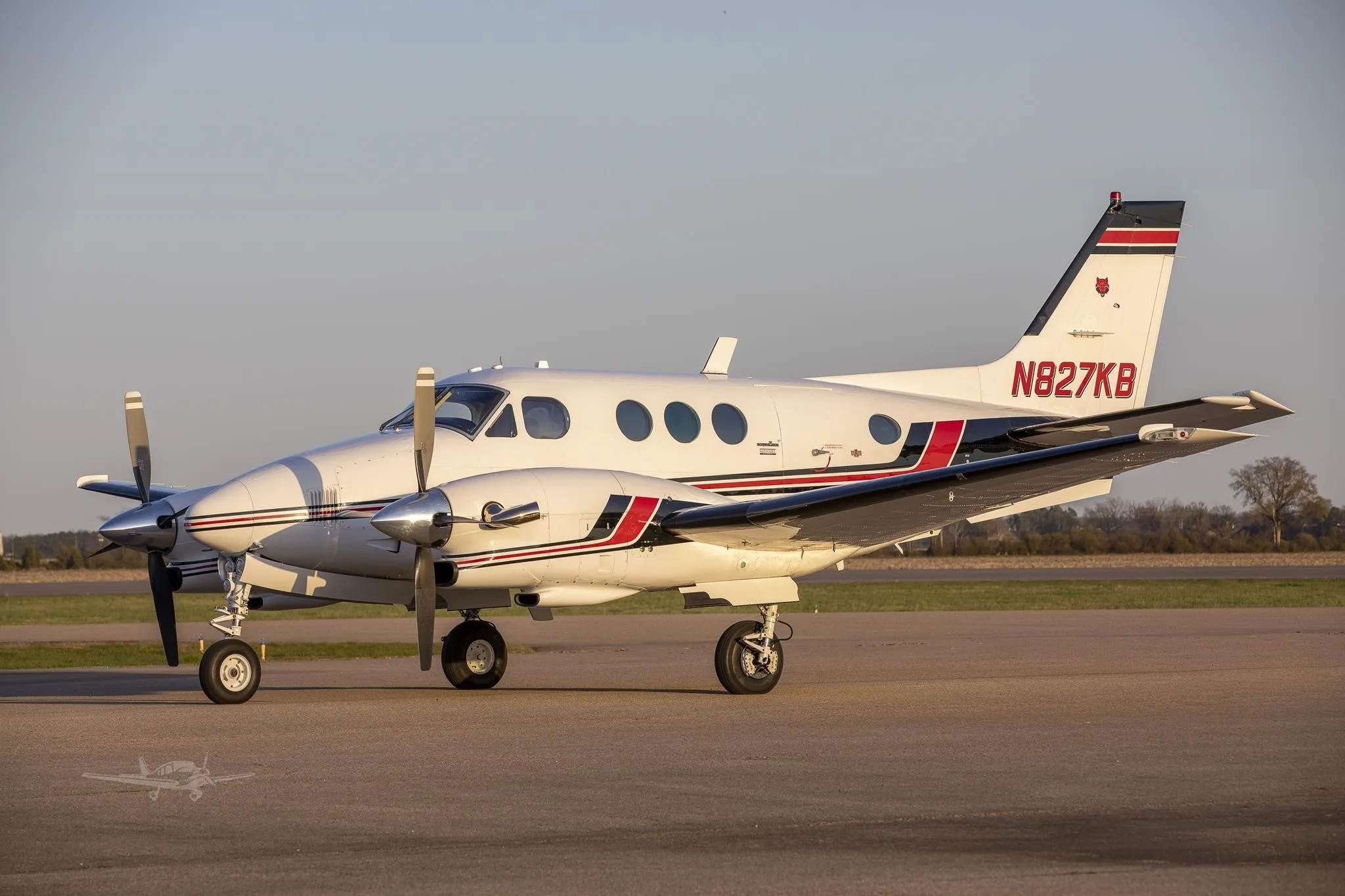 Exterior view of a 1978 BEECHCRAFT KING AIR E90, N827KB.