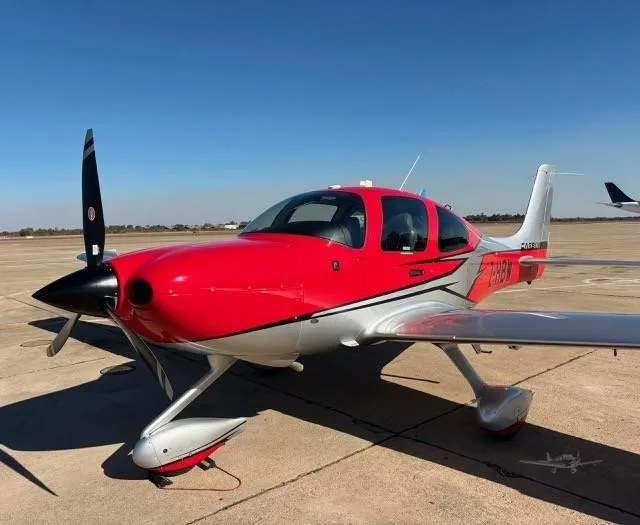 Exterior view of a 2019 CIRRUS SR22-G6, Z-HBW.