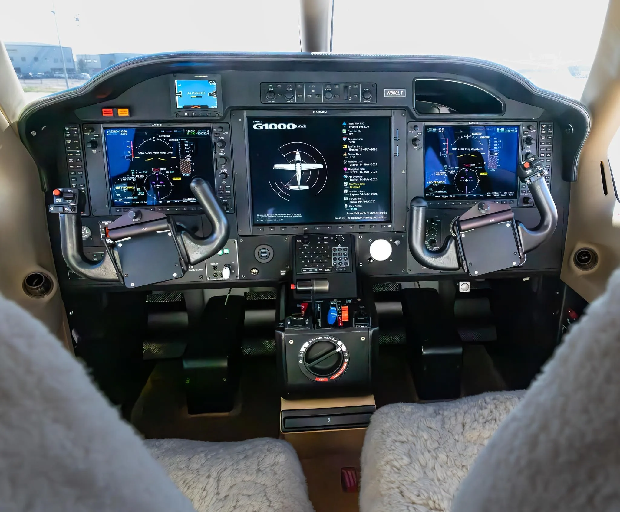 Cockpit and instrument panel of a 2011 DAHER TBM 850.