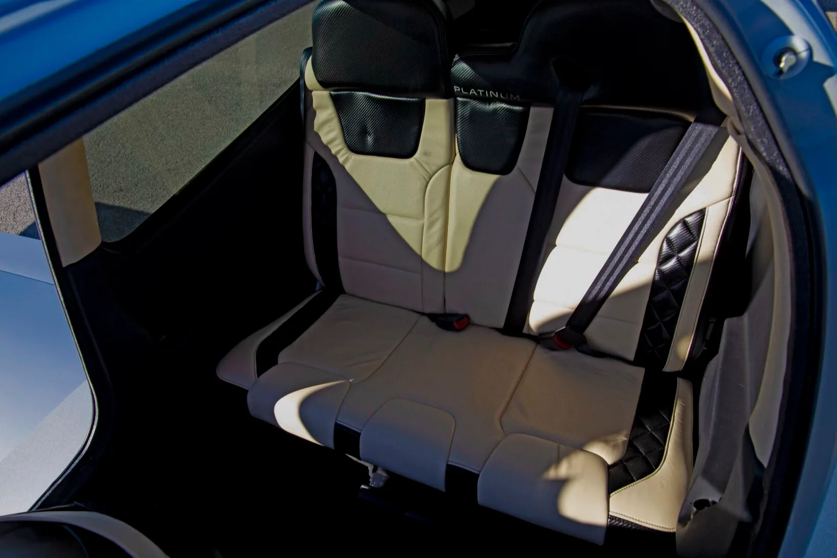 Cabin interior of a 2014 Cirrus SR22-G5 GTS.