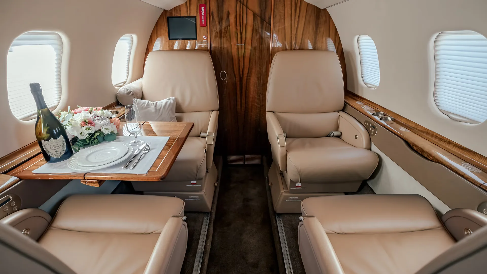 Cabin interior of a 2006 Bombardier Learjet 60.
