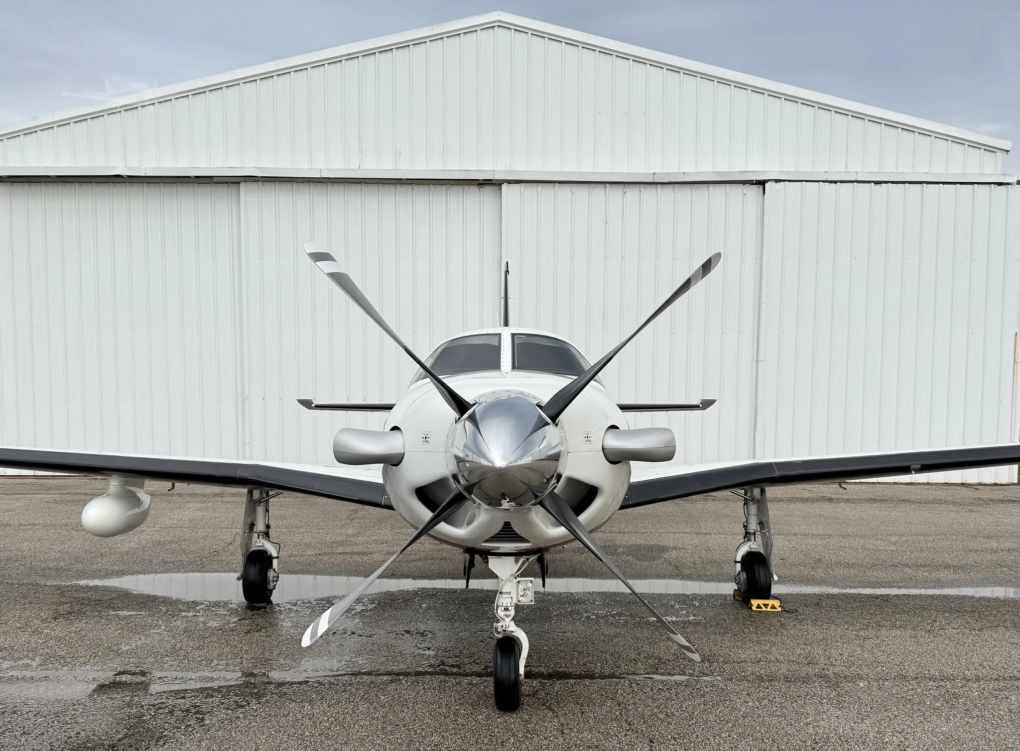 Exterior view of a 2007 PIPER MERIDIAN, N568HP.