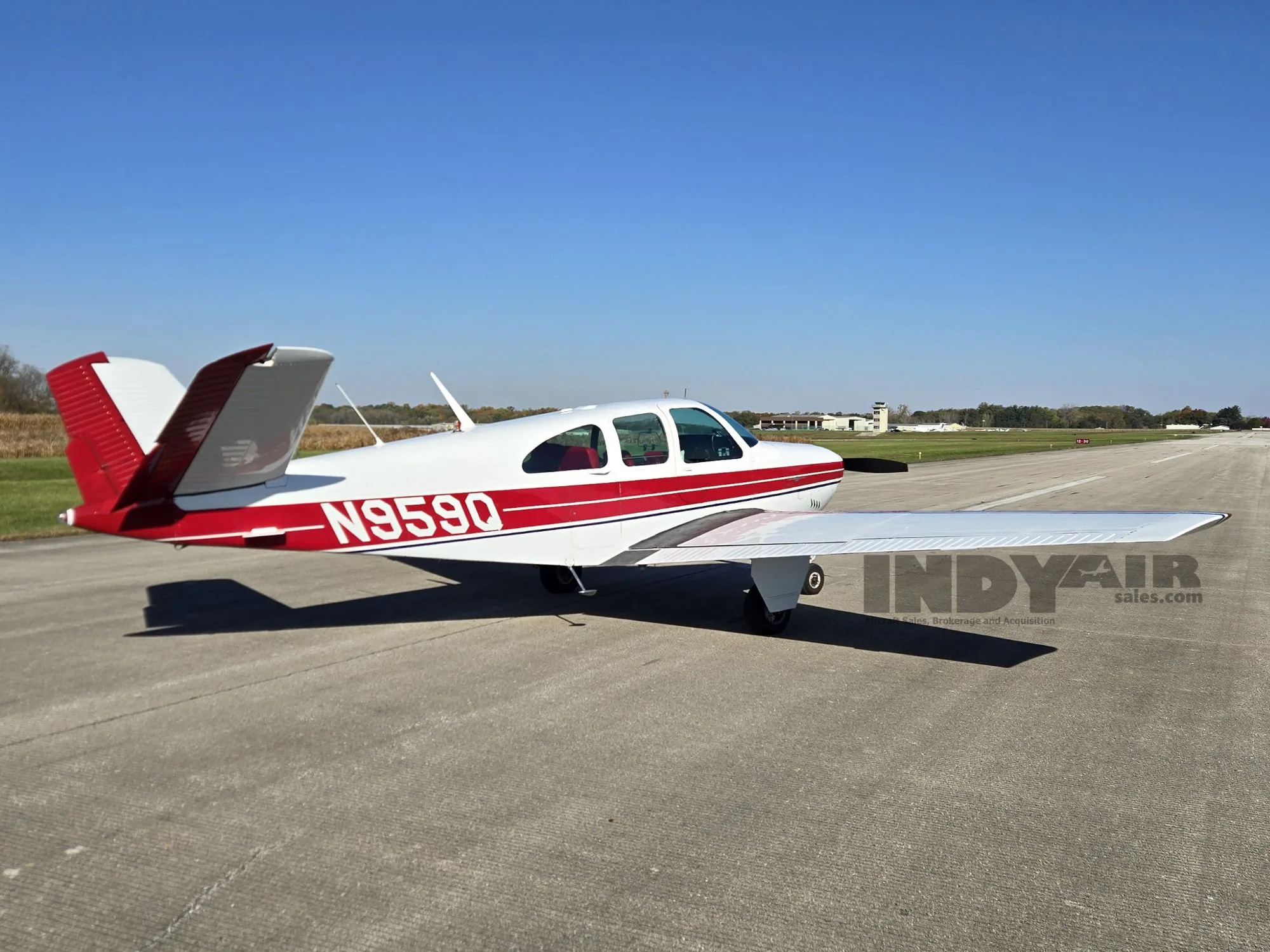 Exterior view of a Beech Bonanza N35, N959Q.