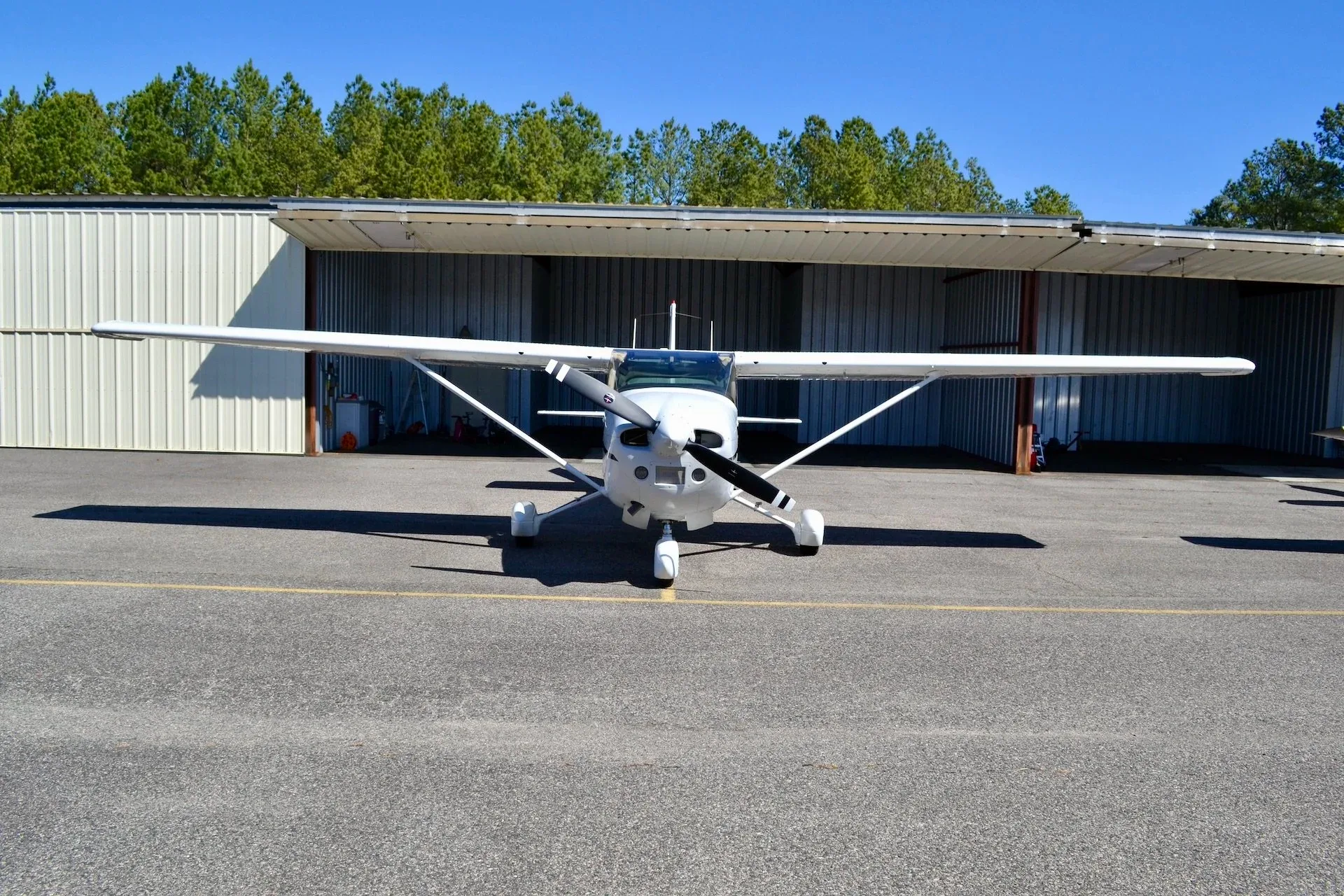 Avionics suite of a 1979 Cessna 182Q Skylane — Carolina Jet.