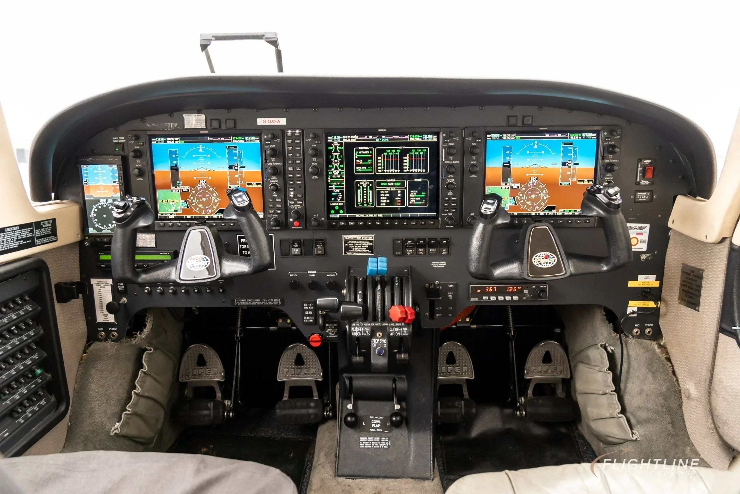 Cockpit and instrument panel of a 2013 Piper Seneca V.