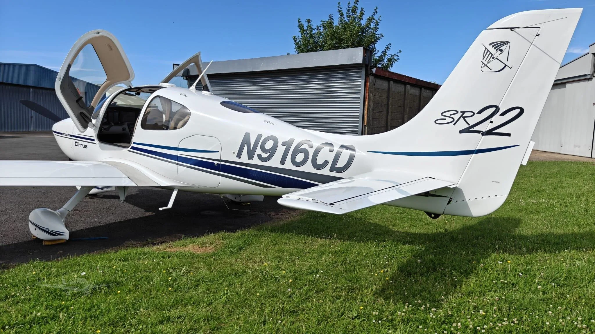 Marketing image of a 2002 CIRRUS SR22.