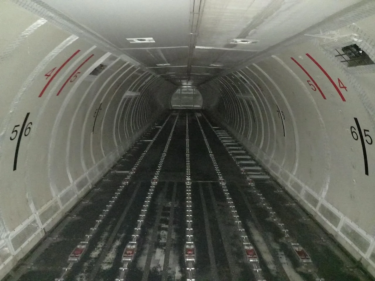Cabin interior of a BOEING 757-200.
