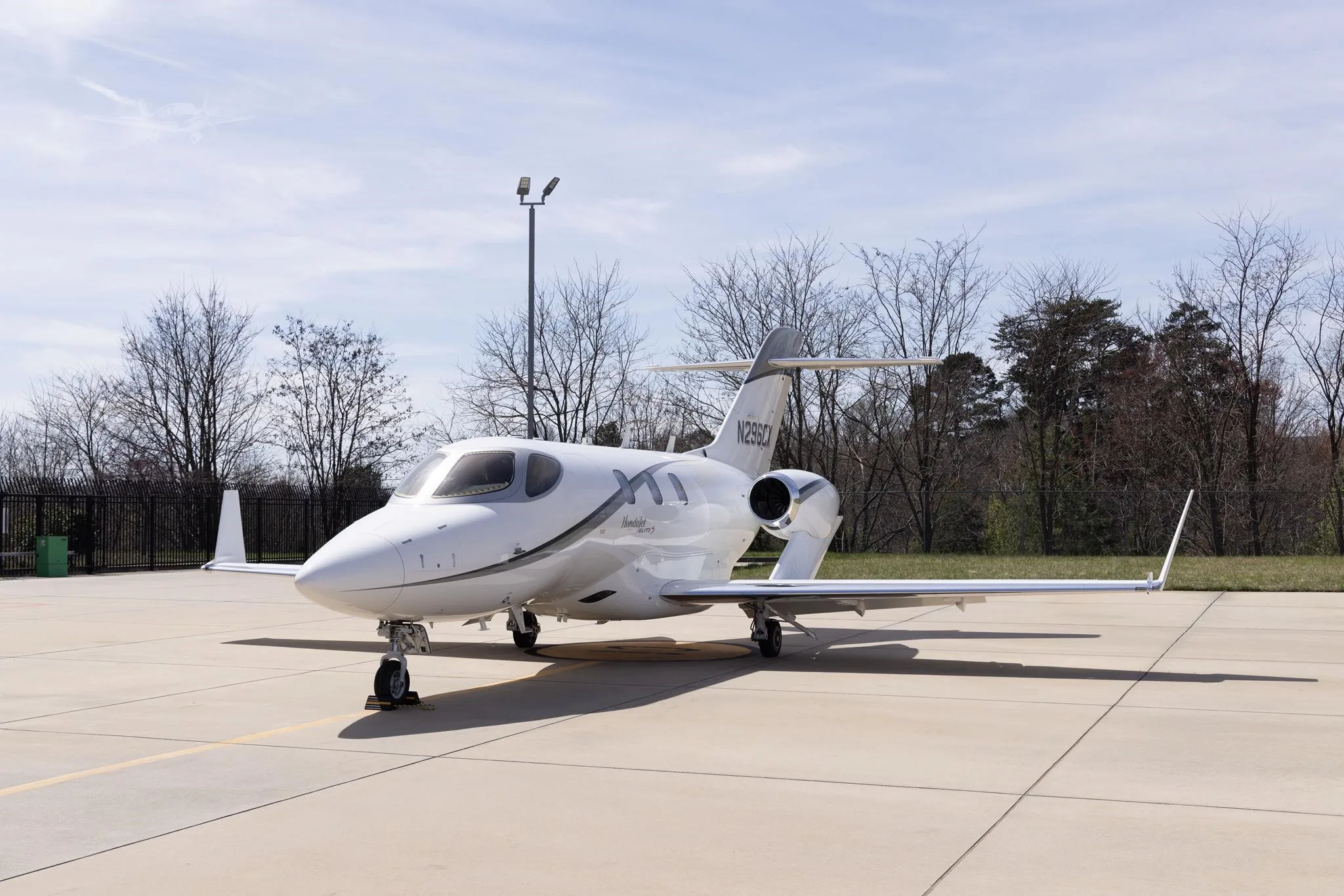 Exterior view of a 2022 HONDA JET ELITE S, N296CX.
