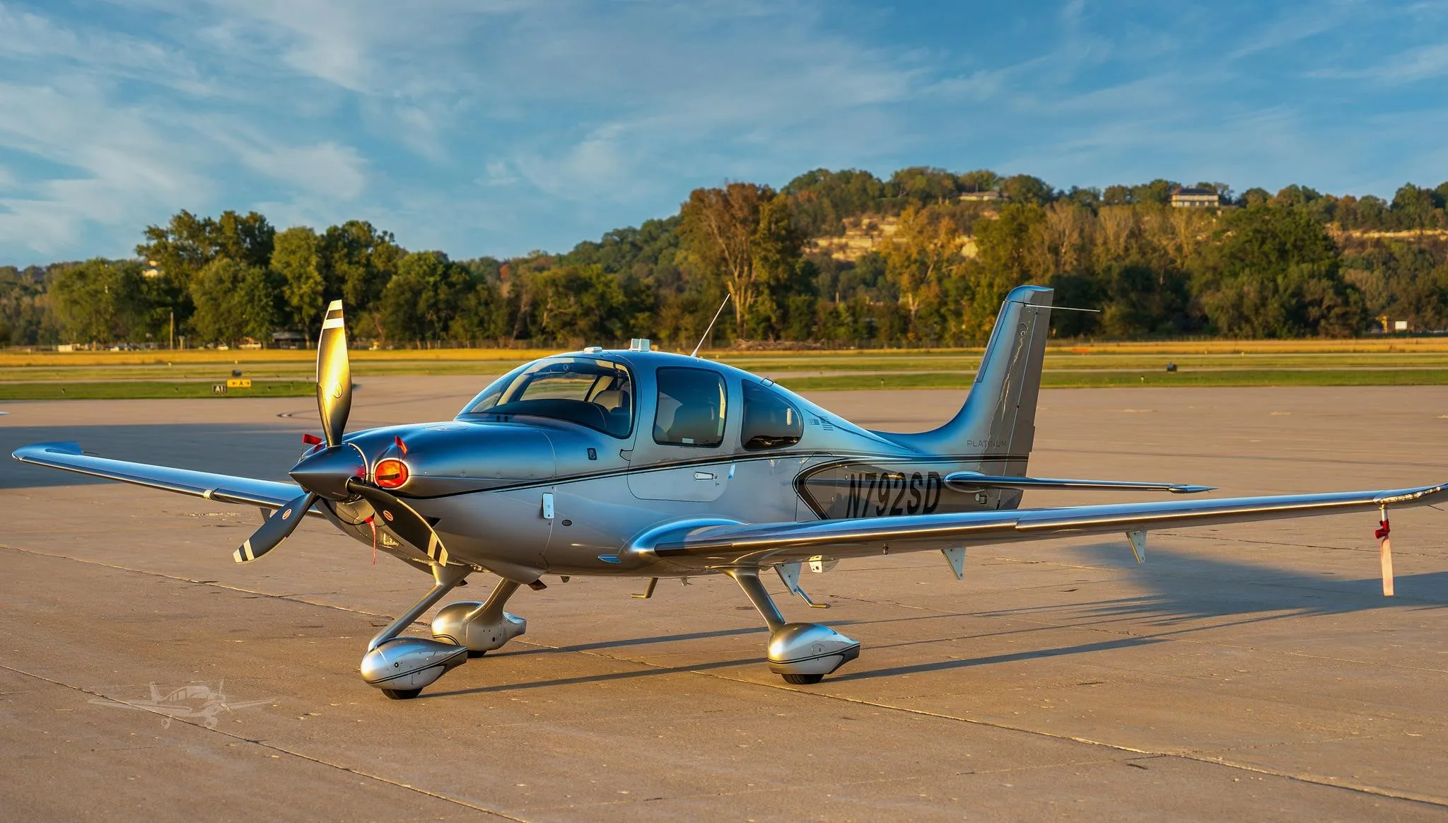 Exterior view of a 2020 CIRRUS SR22-G6 TURBO, N792SD.