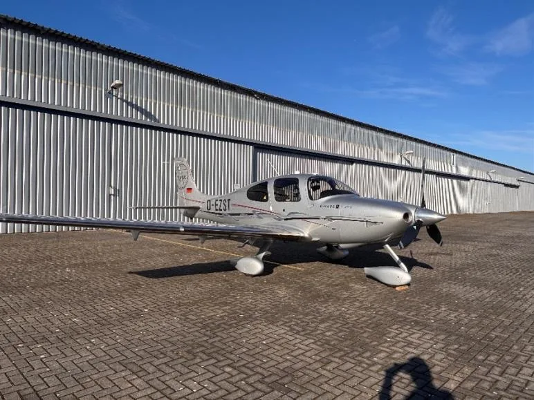 Exterior view of a 2010 Cirrus sr22tn g3 gts turbo normalized d ezst 203104cf, D-EZST.