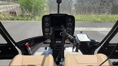 Cockpit and instrument panel of a 2021 ROBINSON R66.