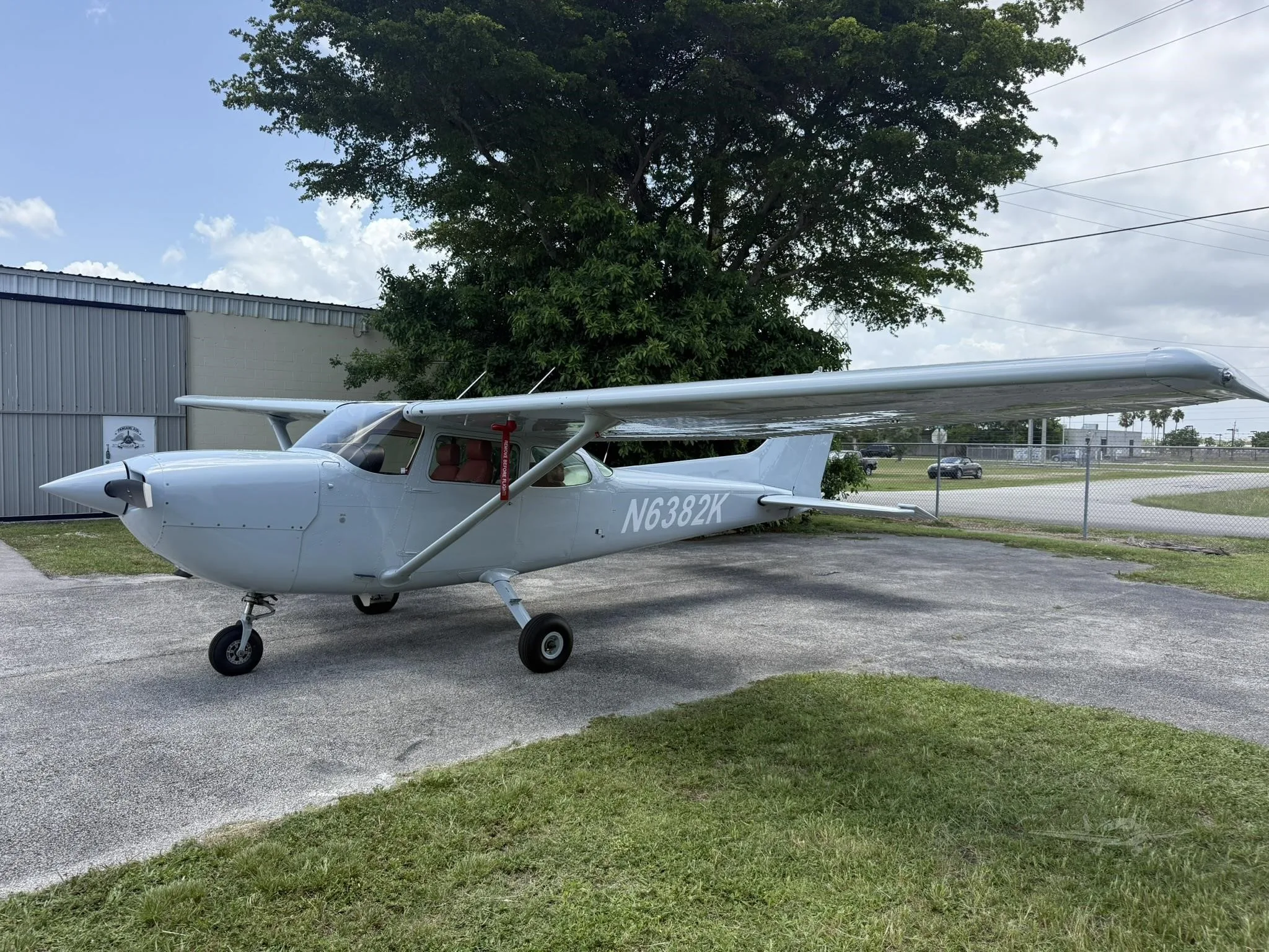 Exterior view of a 1977 CESSNA R172 HAWK XP, N6382K.
