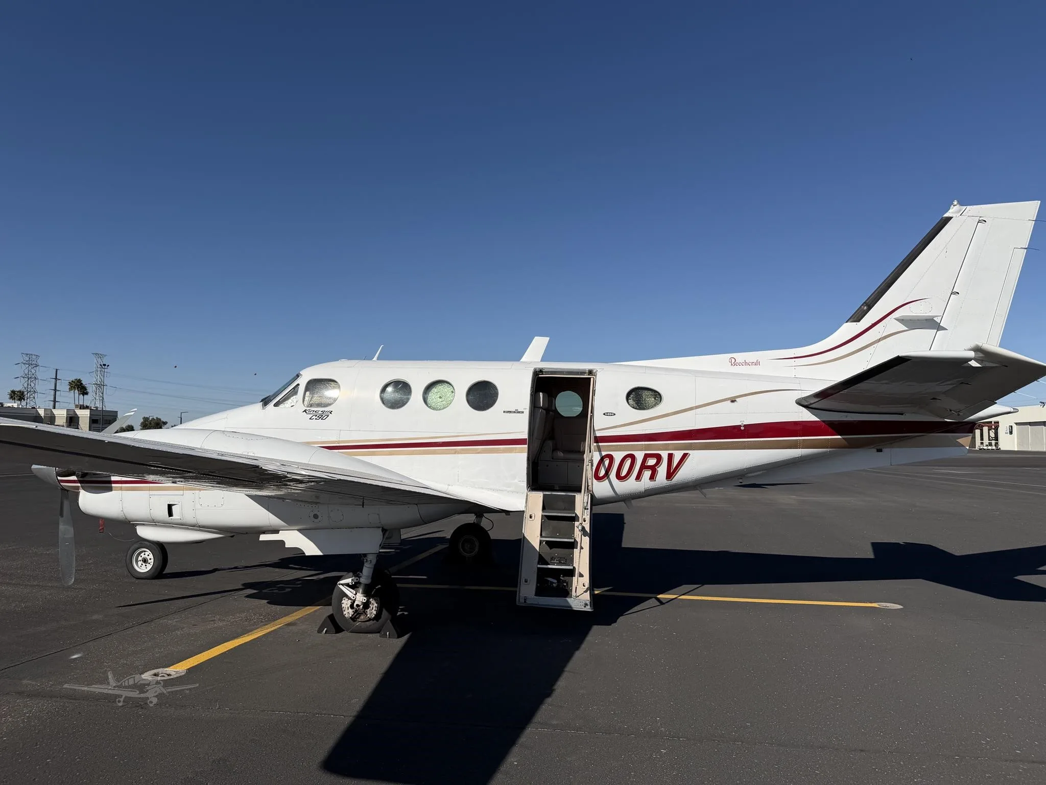 Exterior view of a 1979 BEECHCRAFT KING AIR C90, N400RV.