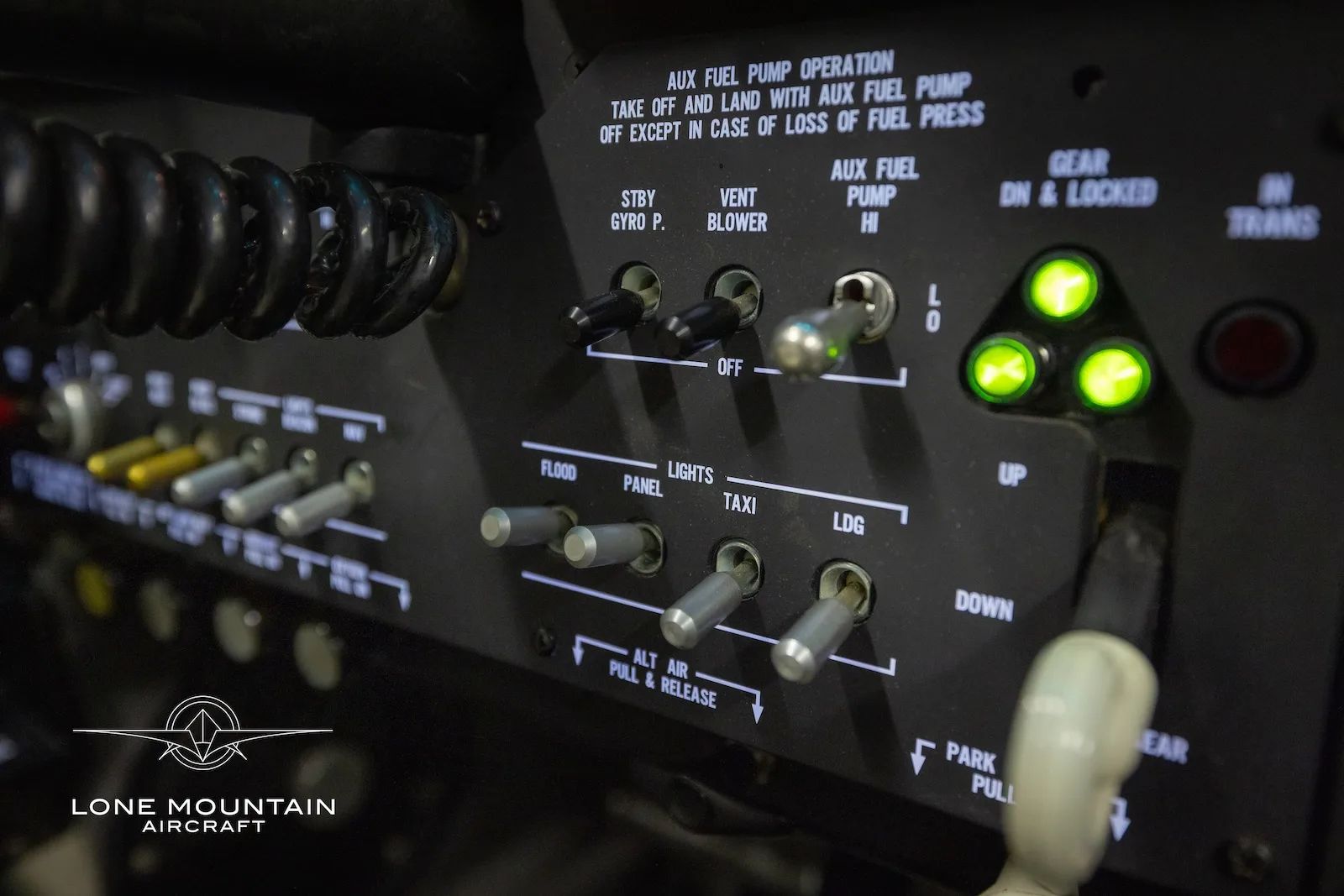 Avionics suite of a 1998 Beechcraft A36 Bonanza.