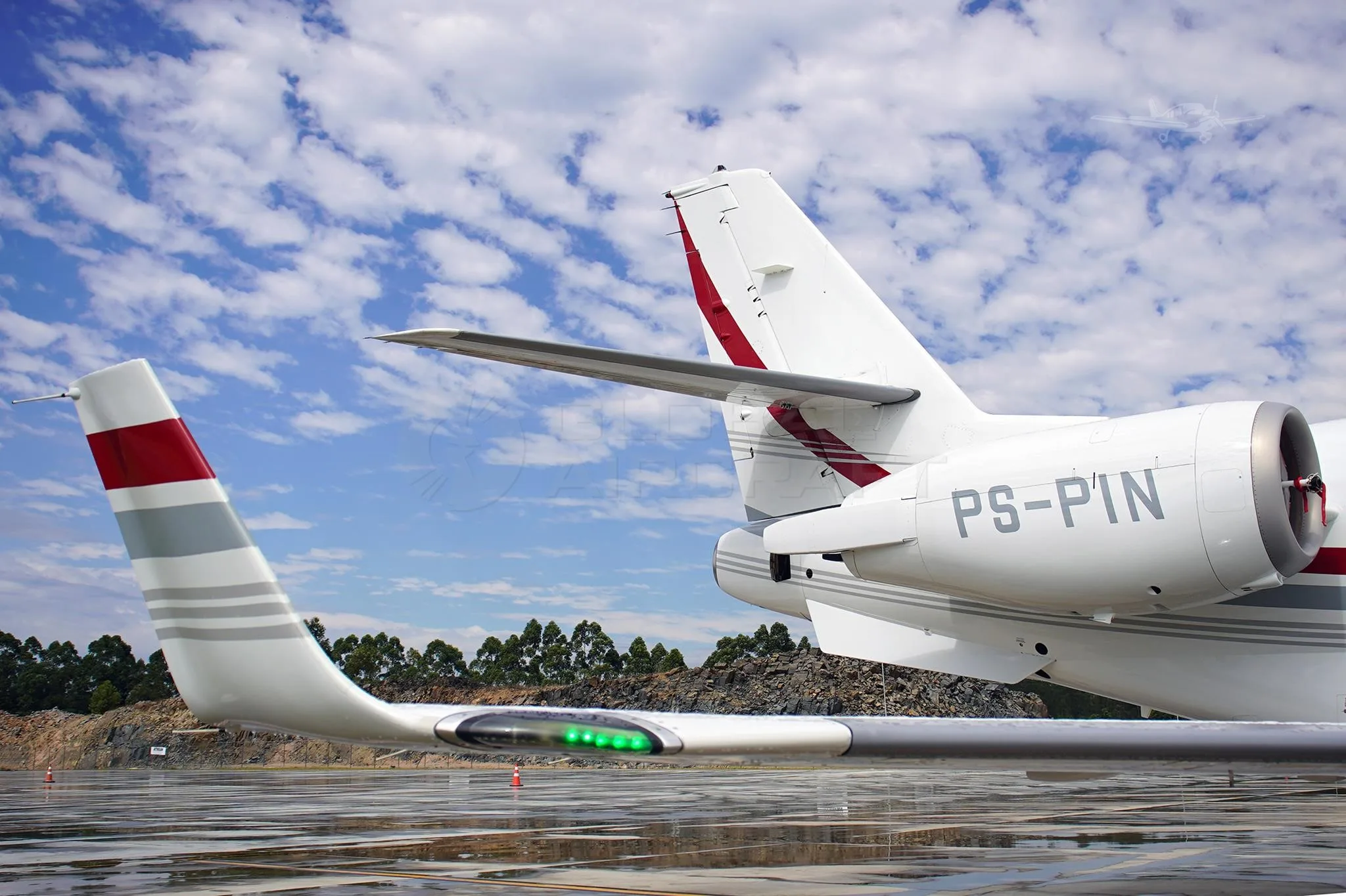 Exterior view of a 2006 GULFSTREAM G200, PS-PIN.