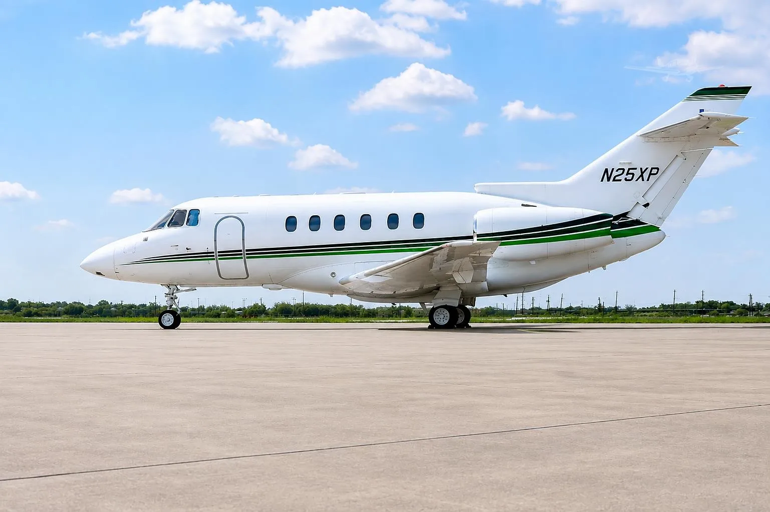 Exterior view of a 2002 HAWKER 800XP.