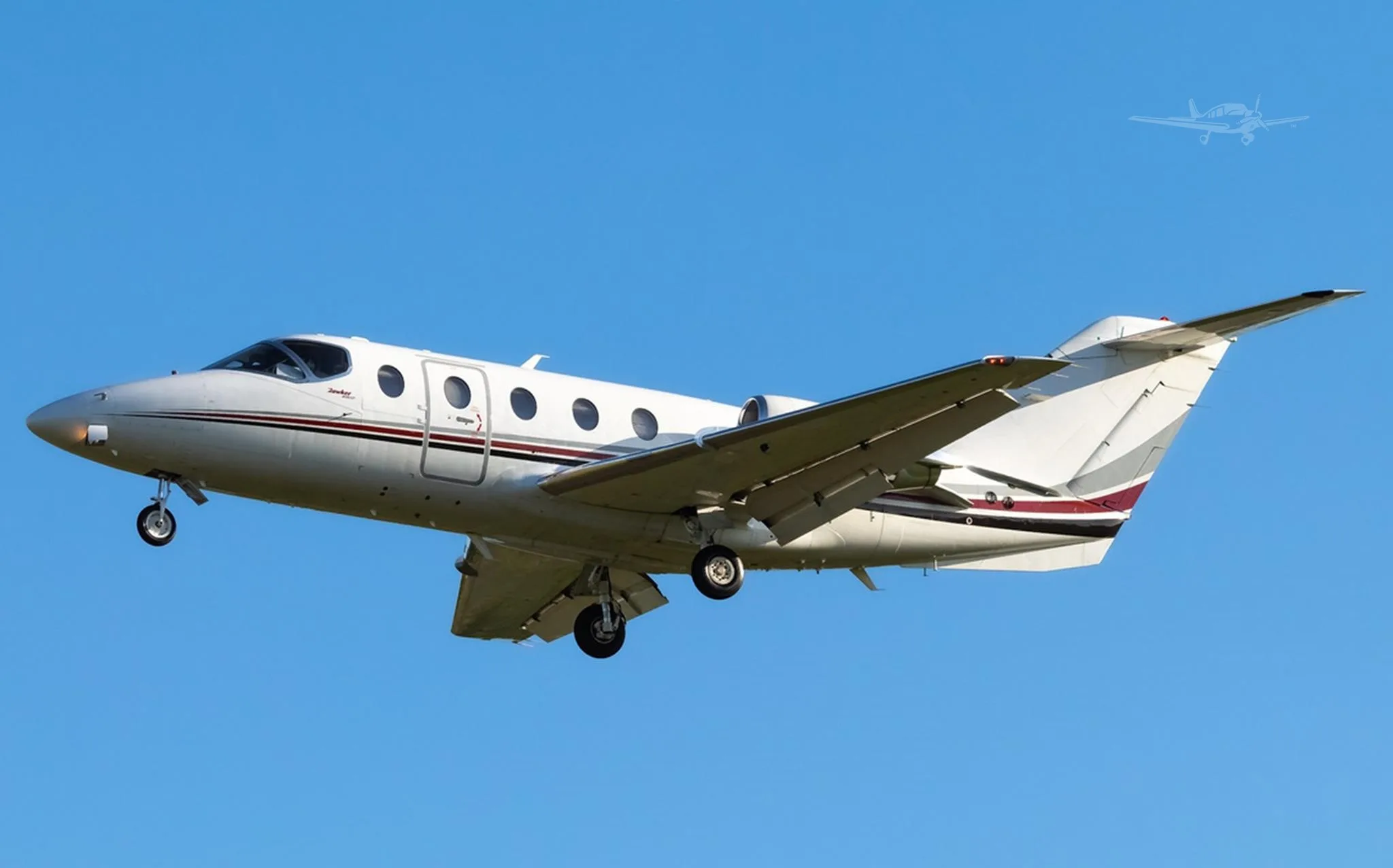Exterior view of a 2005 HAWKER 400XP.