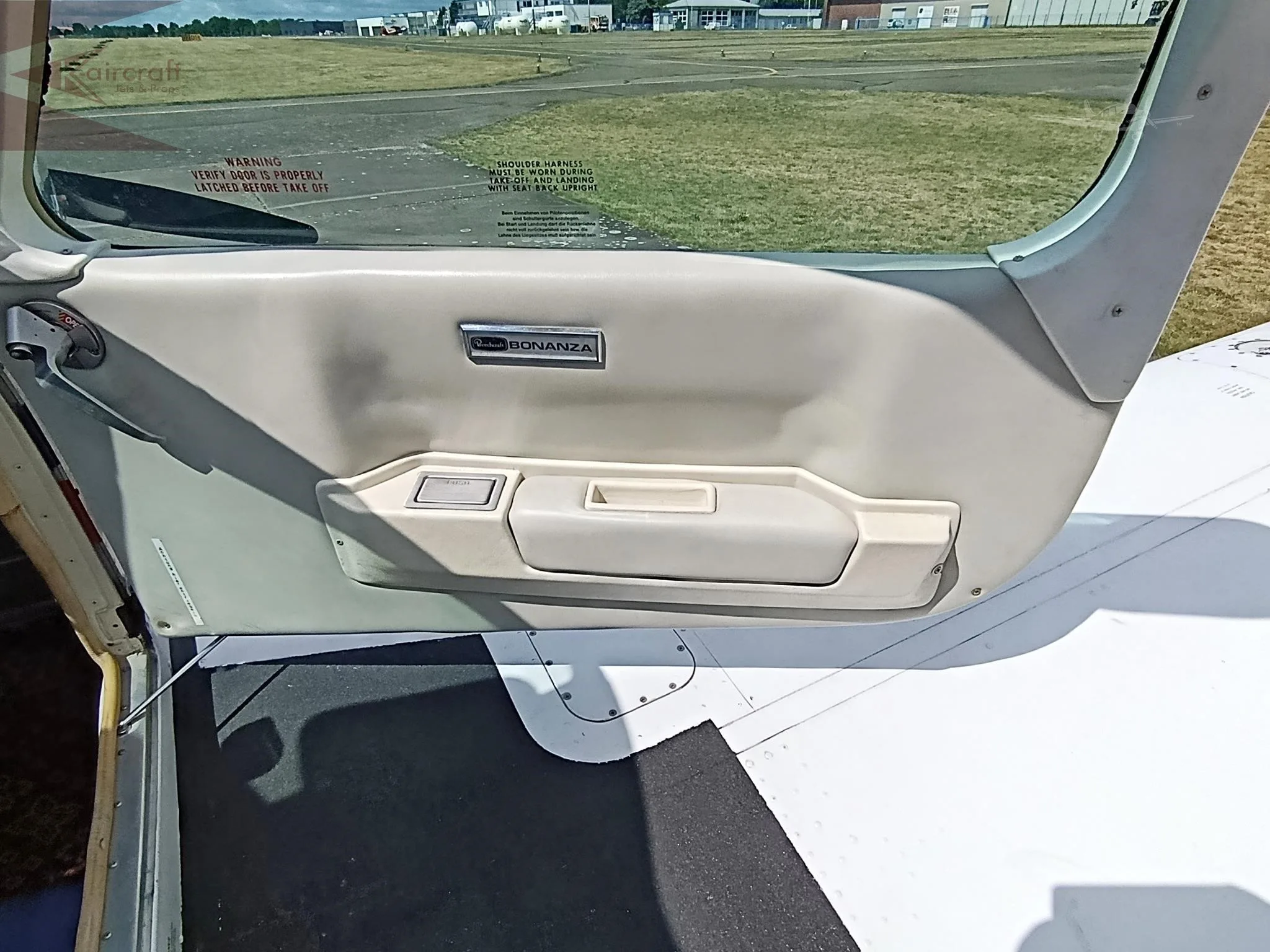 Exterior view of a 1994 BEECHCRAFT F33A BONANZA, D-EFVH.