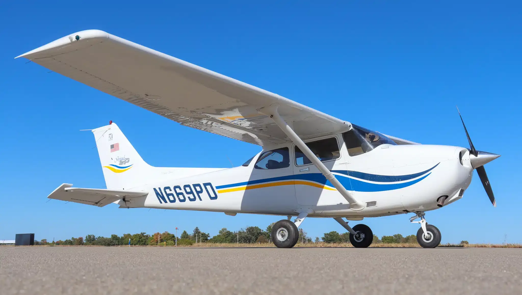 Exterior view of a 2023 Cessna 182T Skylane, N252SM.