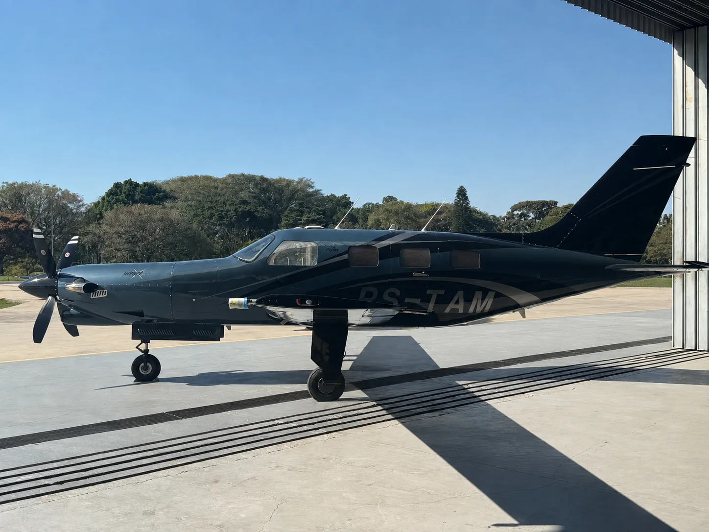 Exterior view of a 1998 Piper Jetprop DLX.