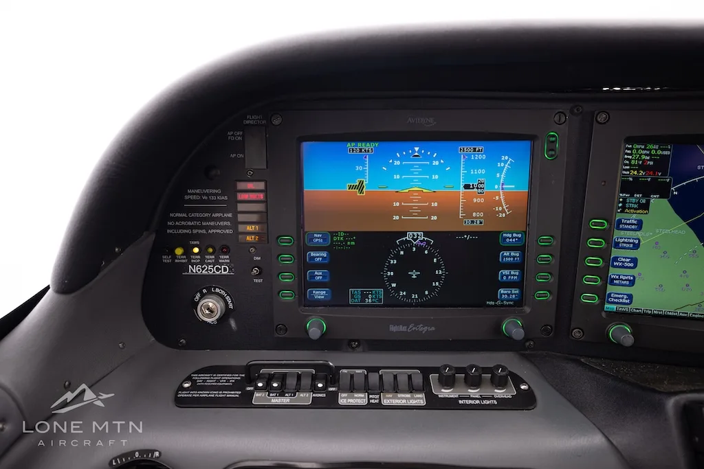 Avionics suite of a 2005 Cirrus SR22 G2 GTS.