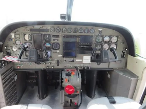 Cockpit and instrument panel of a 2007 CESSNA CARAVAN 208B GRAND.