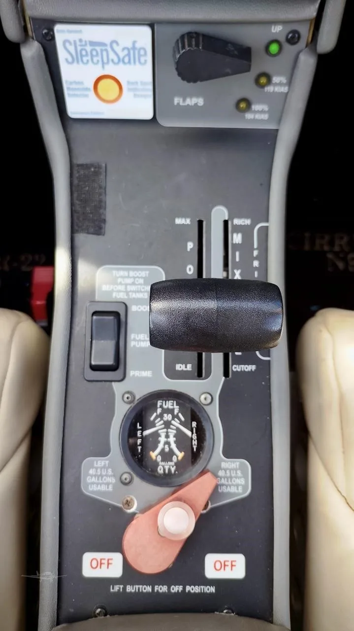 Avionics suite of a 2002 CIRRUS SR22.