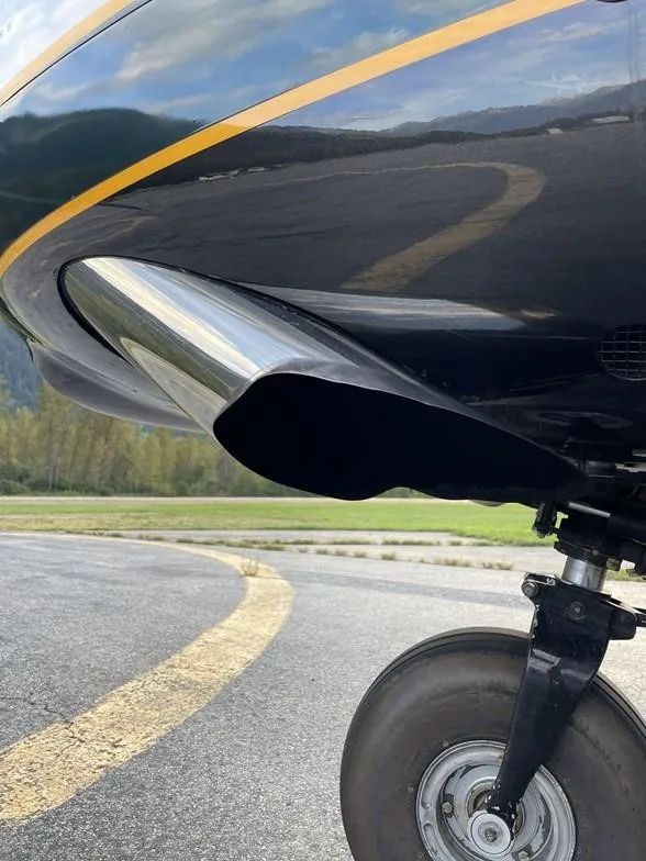 Engine detail of a 1998 CESSNA TURBO 206H STATIONAIR.