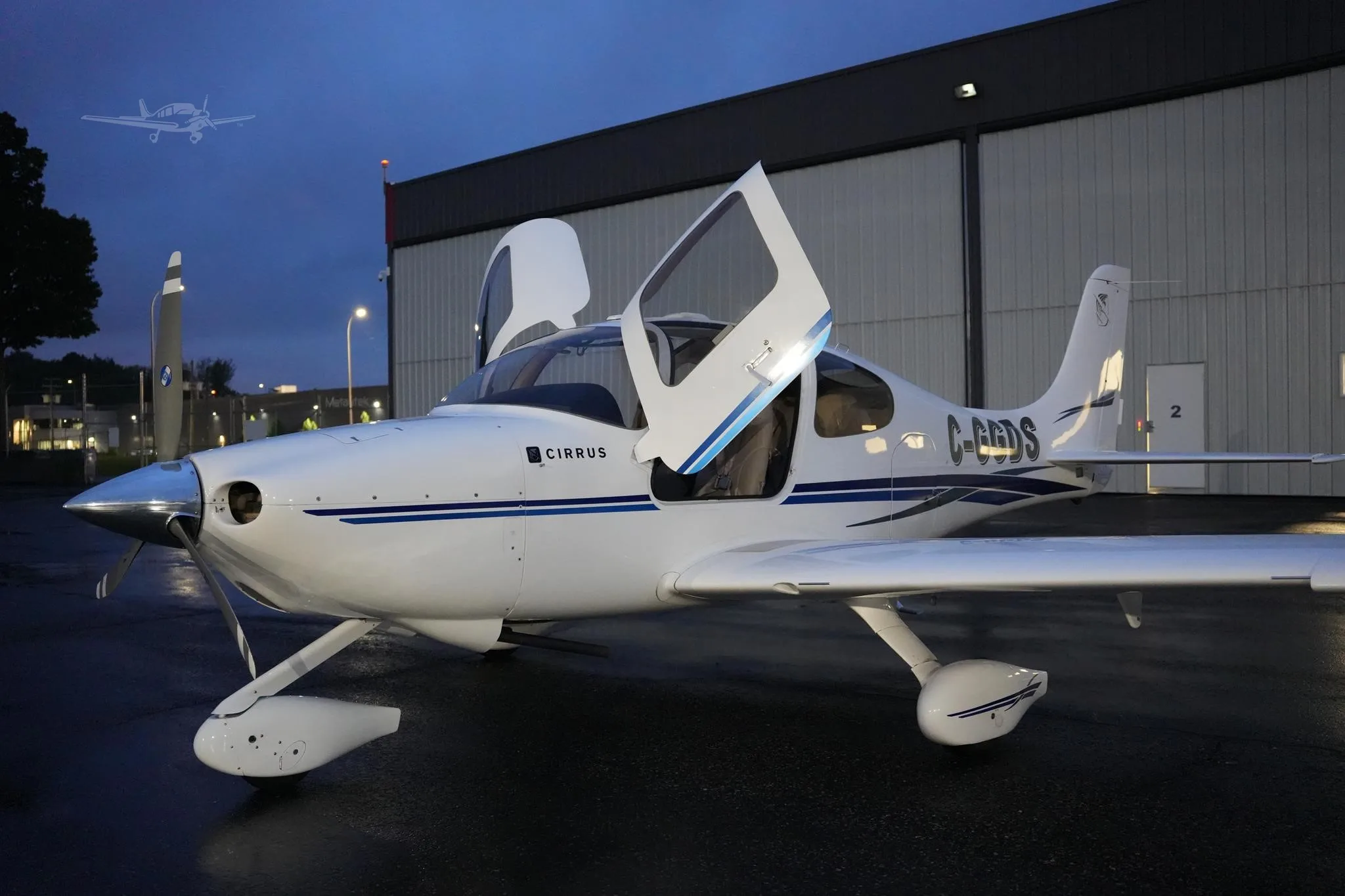 Exterior view of a 2003 CIRRUS SR20, C-GGDS.