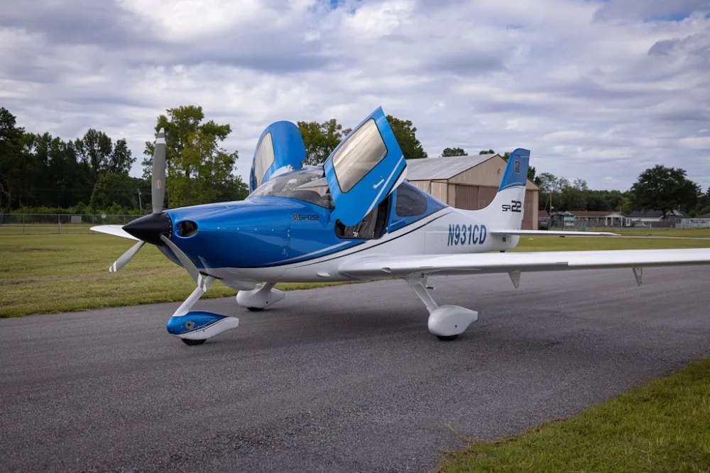 Exterior view of a 2002 Cirrus SR22.