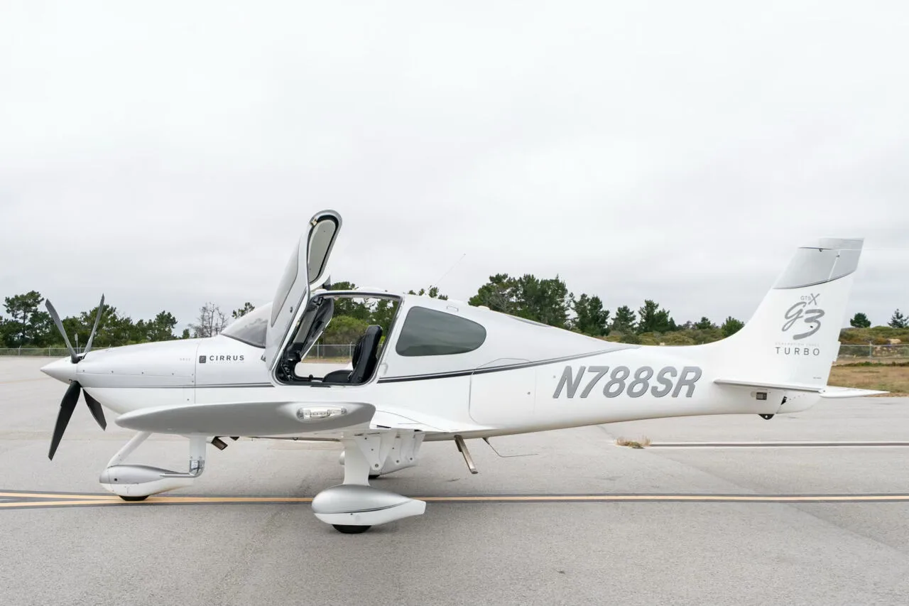 Exterior view of a 2007 Cirrus SR22-G3 Turbo GTS, N788SR.