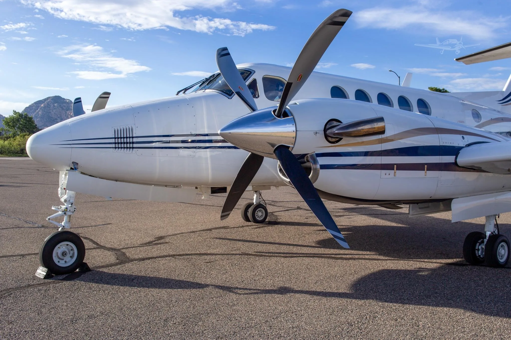 Exterior view of a 1991 BEECHCRAFT KING AIR B200, N277GL.