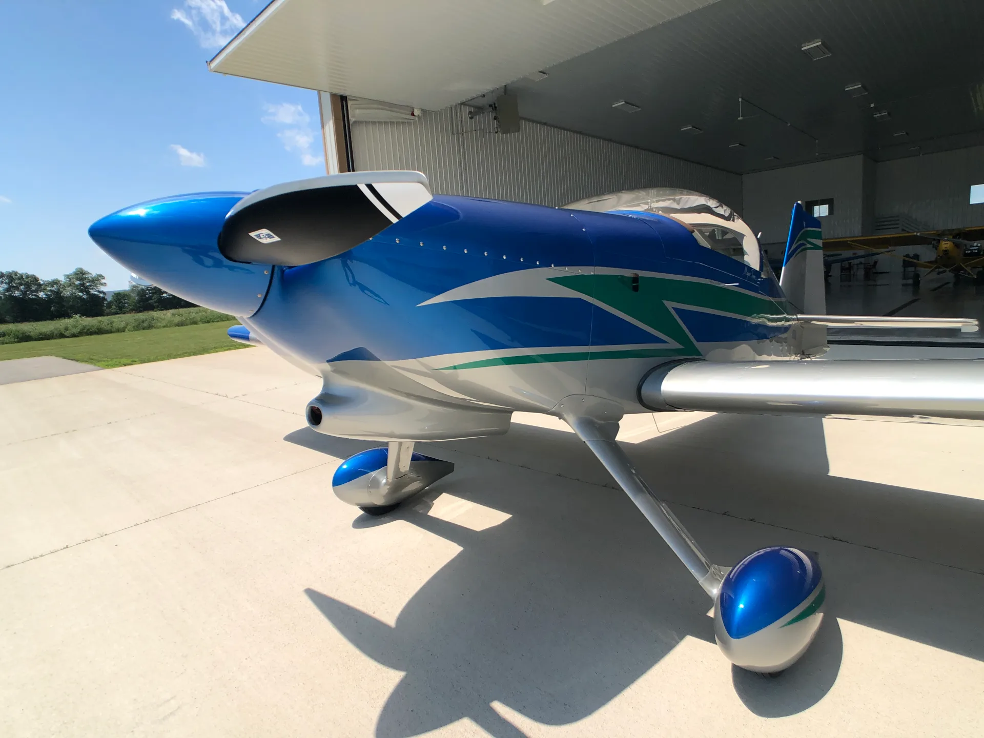 Exterior view of a 1998 Vans RV6.