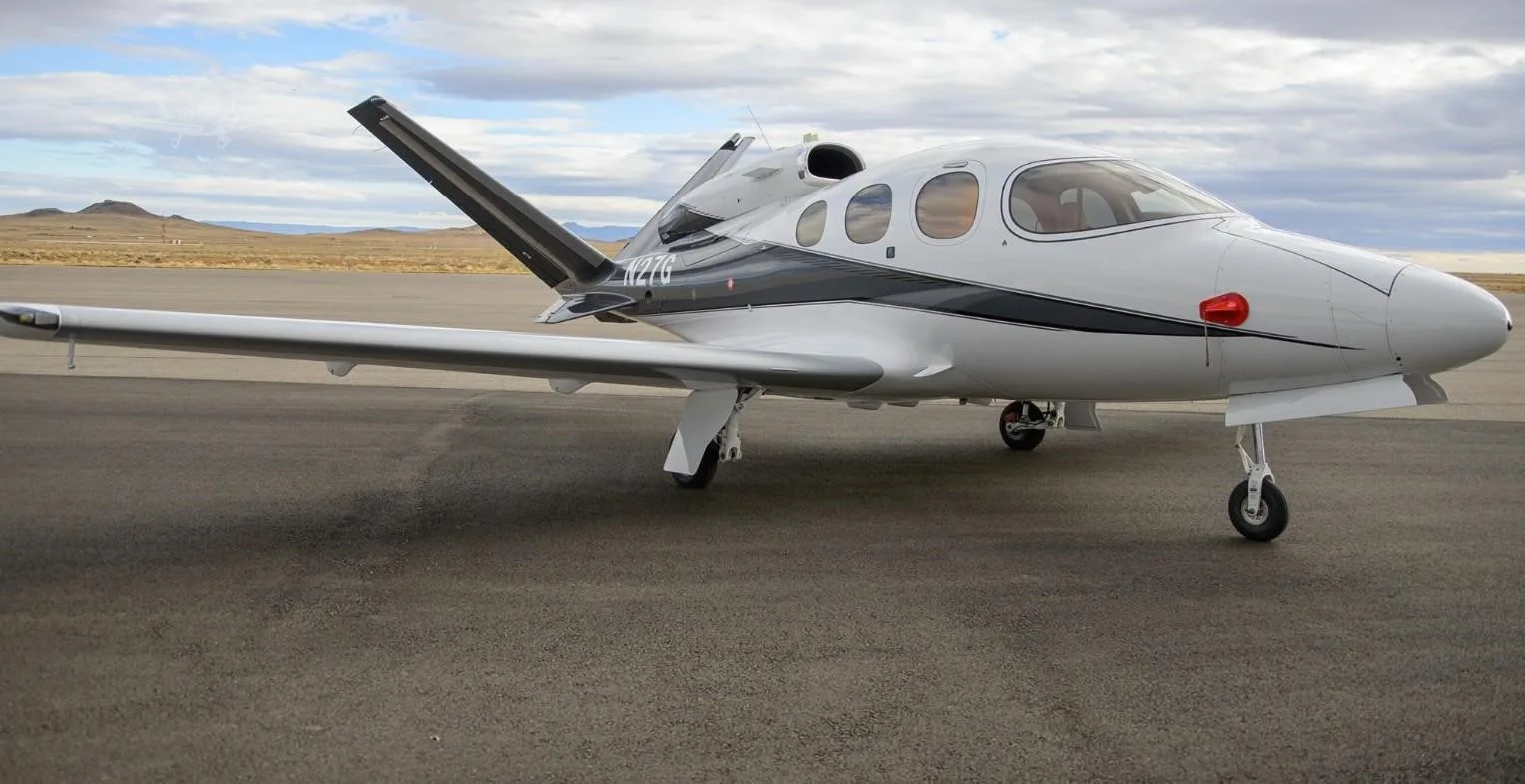Exterior view of a 2022 CIRRUS VISION SF50-G2+, N27G.