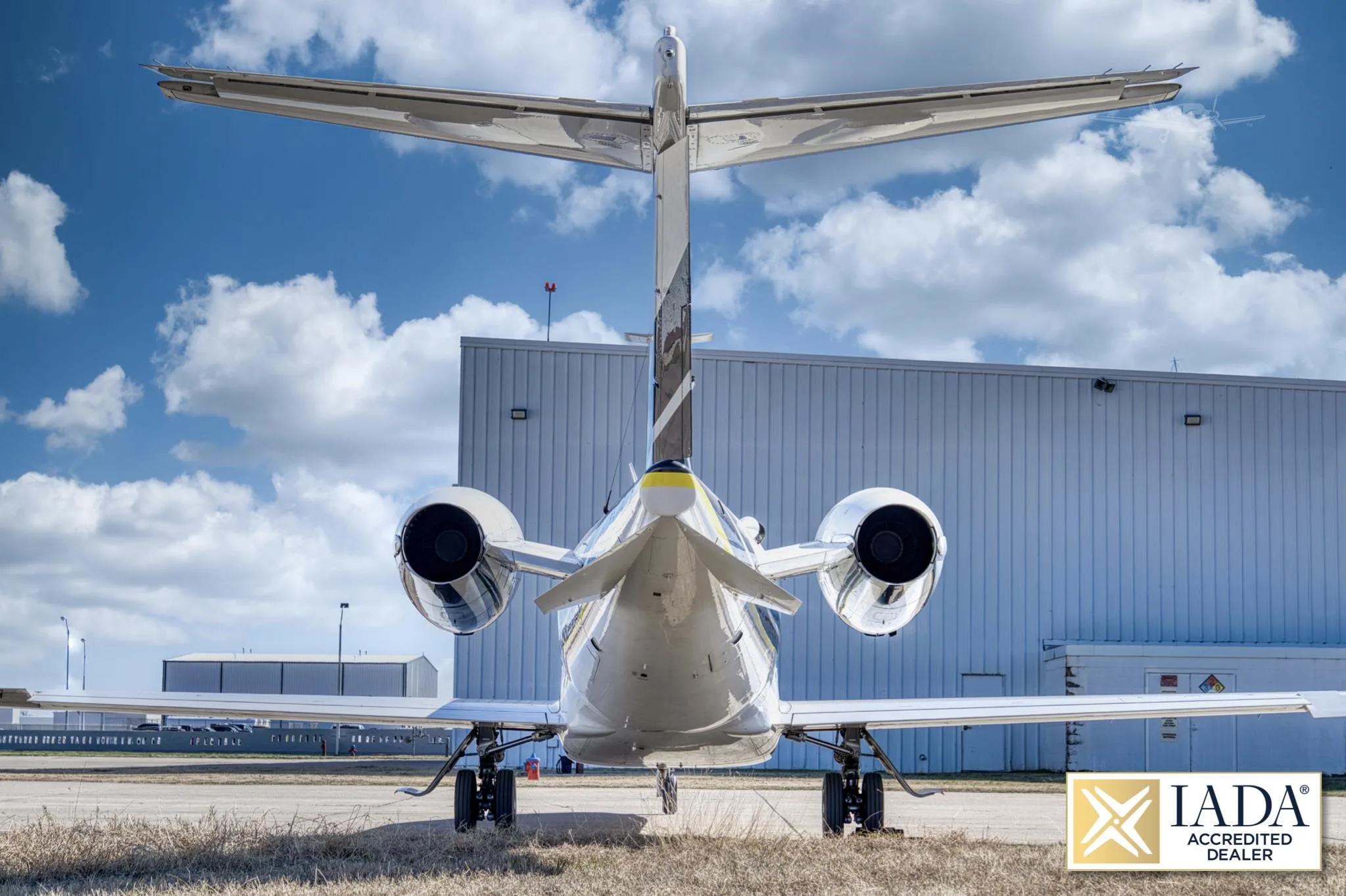 Exterior view of a 2005 LEARJET 45XR, N275ER.
