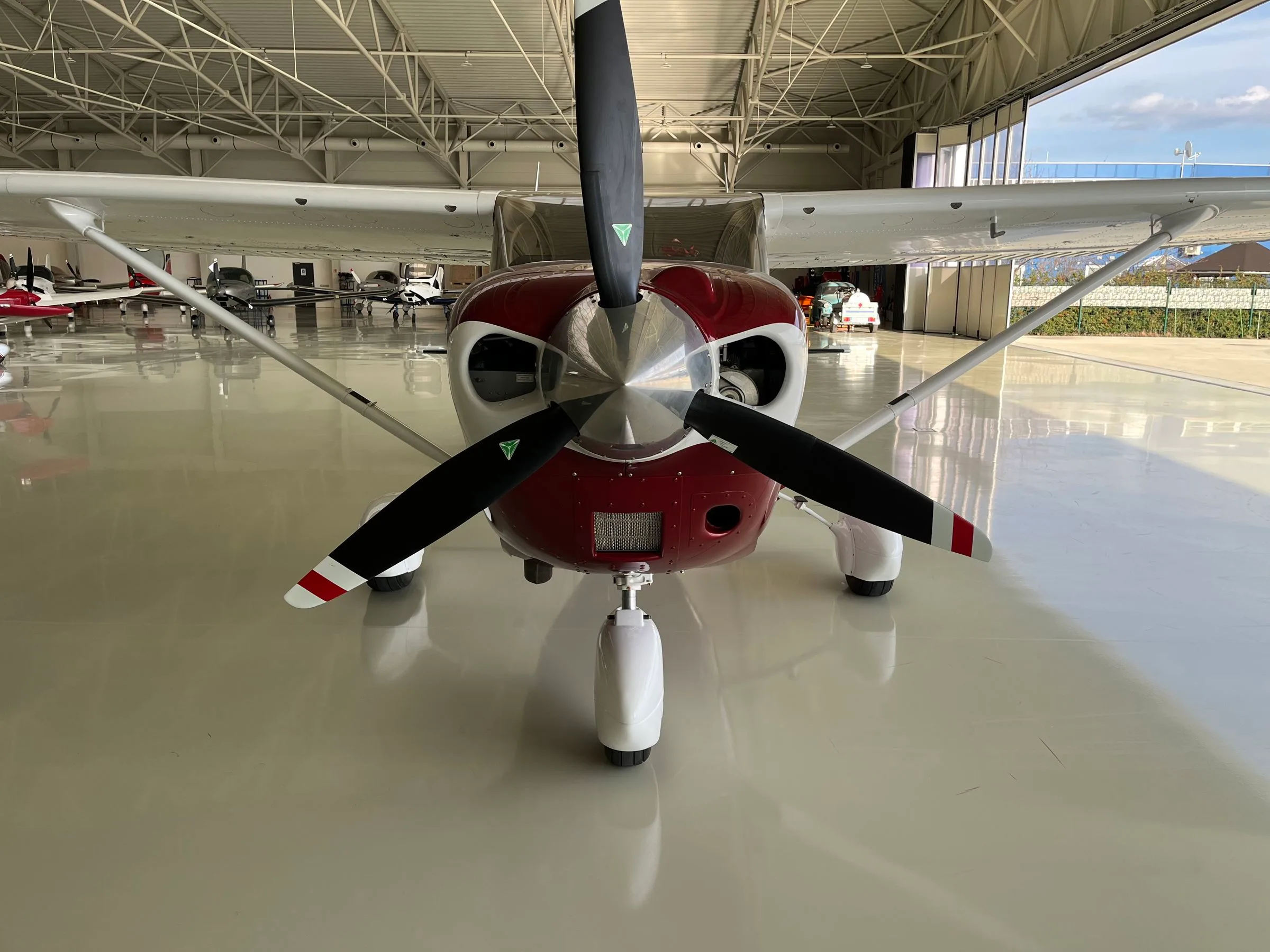 Exterior view of a 2006 Cessna T206H.