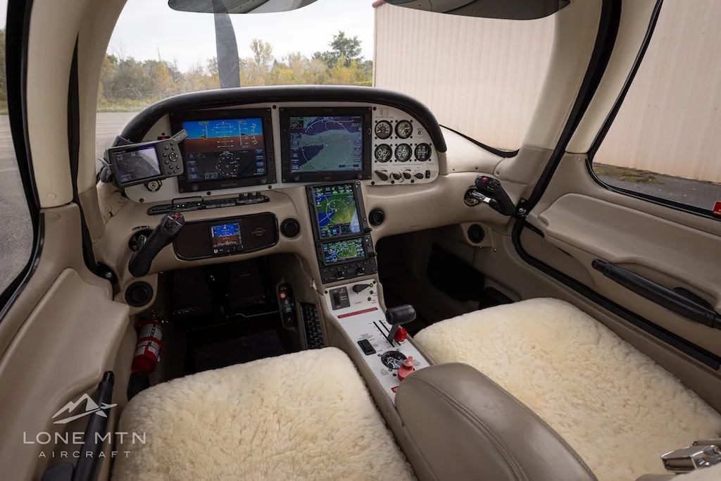 Cabin interior of a 2004 Cirrus SR22 G2.